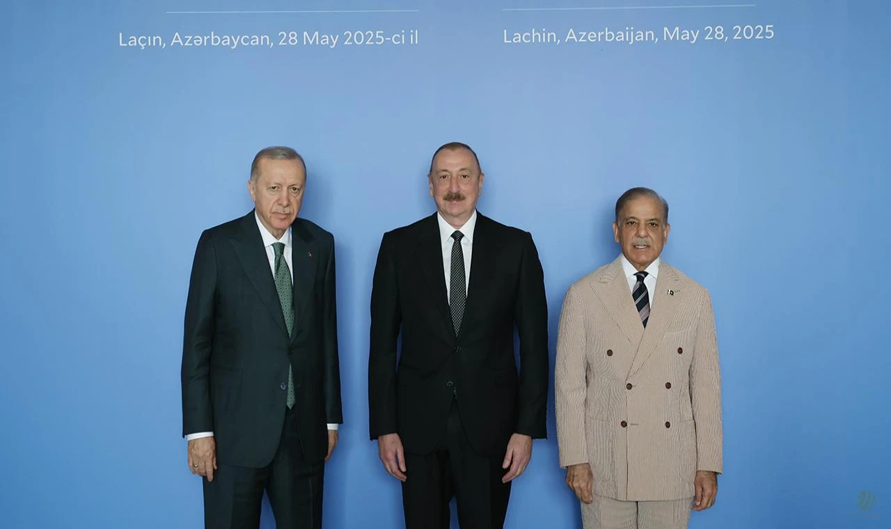Yaşasın Pakistan-Türkiye-Azerbaycan kardeşliği