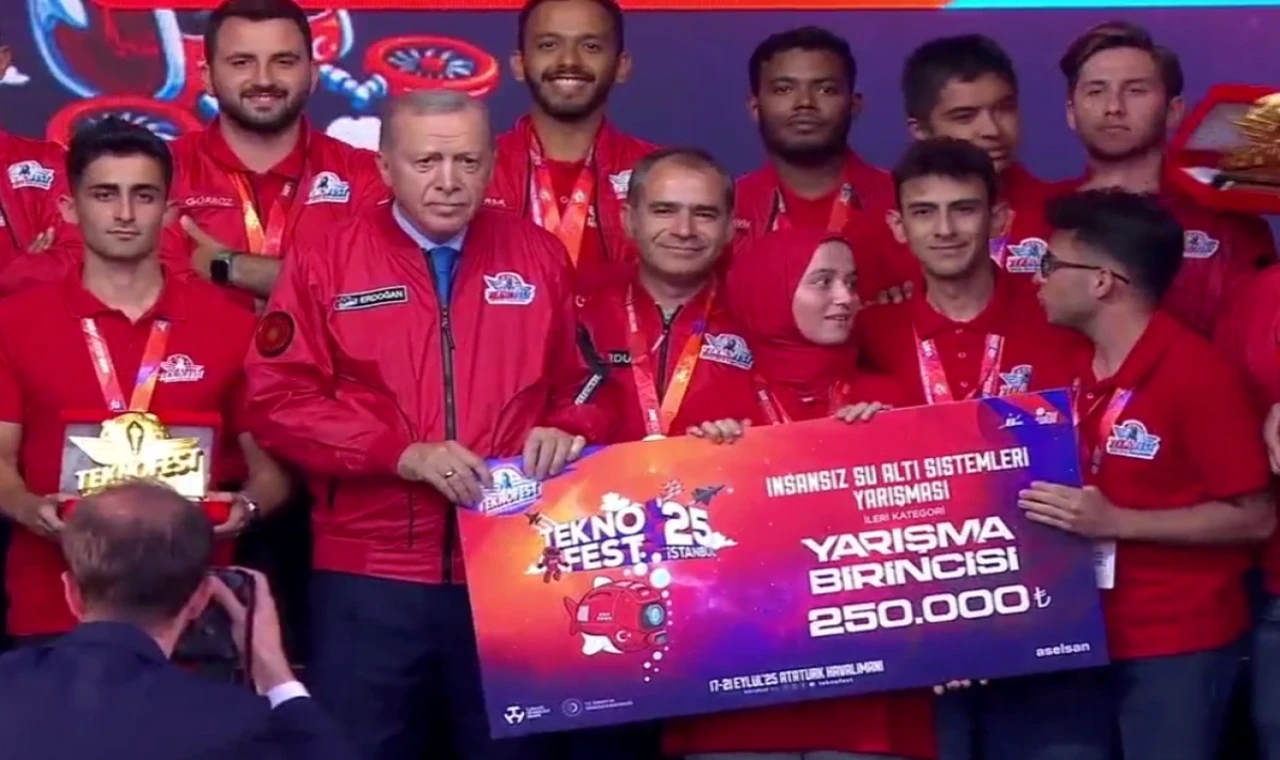 Sizler ülkemizin aydınlık geleceğisiniz!