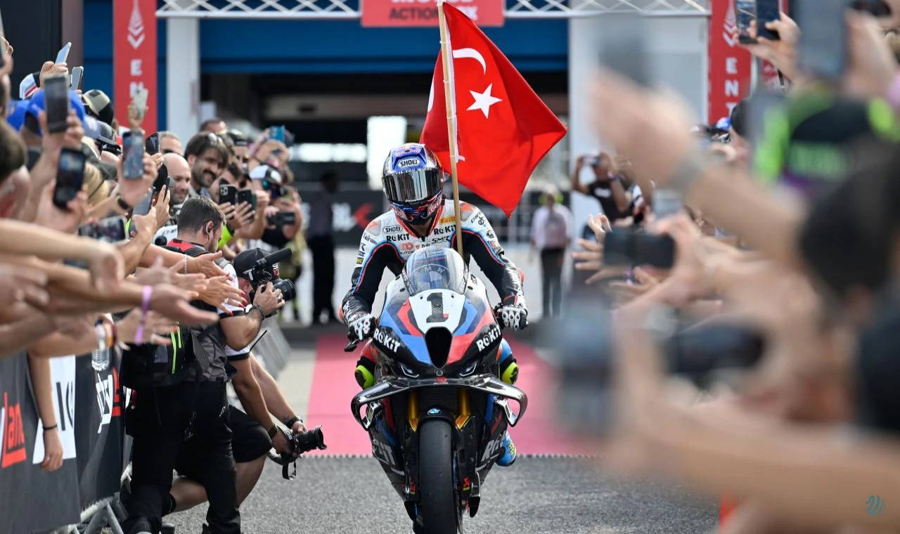 Toprak Razgatlıoğlu 3. kez dünya şampiyonu