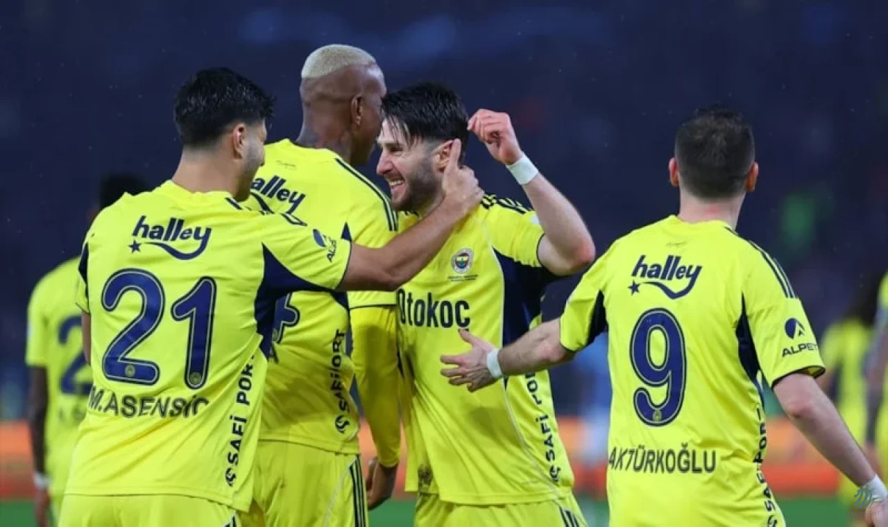 Fenerbahçe ligin ilk 22 haftasını namağlup tamamlayarak yeni bir rekora imza attı