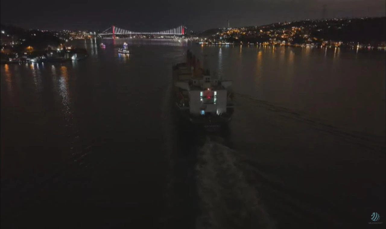 İstanbul Boğazı'nda gemi trafiği askıya alındı