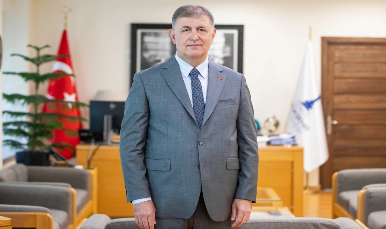 Cemil Tugay CHP’den istifa etti! Görevini bağımsız sürdürecek