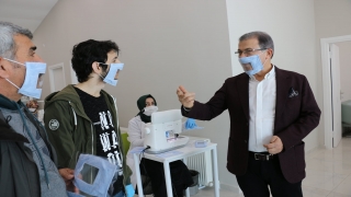 İşitme engelliler için özel maske üretildi