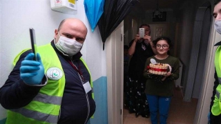Evine Gidemeyen Sağlık çalışanının kızına belediyeden sürpriz