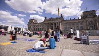 Berlin’de turizmciler sokaklara indi
