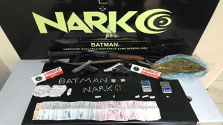 Batman’da uyuşturucu satıcılarına yönelik operasyonda 12 şüpheli yakalandı