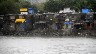 Nisarga Kasırgası Hindistan kıyılarında etkili olmaya başladı