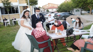 Şehit polisin kardeşi Kovid19 tedbirleri altında düzenlenen düğünle evlendi