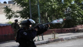 Terör Devleti İsrail askerleri "ilhak" planını protesto eden Filistinlileri göz altına alıyor