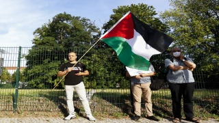 Almanya’da bir grup Filistinli, BAE -İsrail normalleşme anlaşmasını protesto etti