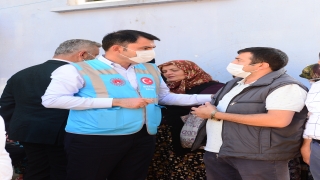 Çevre ve Şehircilik Bakanı Murat Kurum, afetzedelerle görüştü