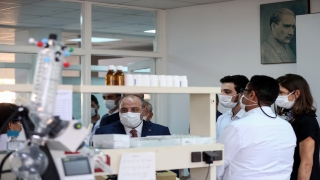 Bakan Varank Kovid19 tedavisinde kullanılan ilacı üreten fabrikayı ziyaret etti
