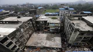 Hindistan’da bina çöktü: 10 ölü, 11 yaralı