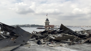 Üsküdar sahilinde bulunan 2 büfe yıkıldı