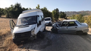 Elazığ’da minibüs ile otomobil çarpıştı: 6 yaralı