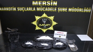 Mersin’de taksi bagajındaki jeneratöre uyuşturucu saklayan 2 zanlı yakalandı