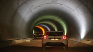 Ulaştırma ve Altyapı Bakanı Karaismailoğlu, Yusufeli’nde yol ve tüneller inşaatlarını inceledi: