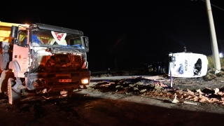 Tekirdağ’da kamyonla işçi servisi çarpıştı: 1 ölü, 14 yaralı