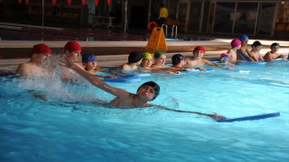 ”Yüzme Bilmeyen Kalmasın” projesiyle Artvin’de 1000 öğrenci yüzme öğreniyor