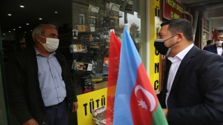 Nevşehir’de vatandaşlara Türk ve Azerbaycan bayrakları dağıtıldı