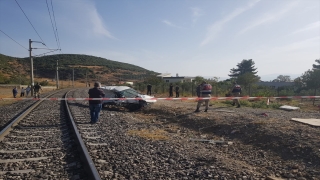 Gaziantep’te lokomotif hafif ticari araca çarptı: 3 yaralı