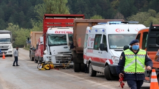 Bolu’da iki kamyon çarpıştı: 2 yaralı
