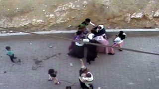 Şanlıurfa’da komşuların ”çöp atma” kavgası güvenlik kamerasına yansıdı