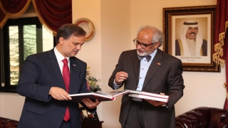 Kuveyt’in Ankara Büyükelçisi AlZawawi, çalışmalarından dolayı Türk Kızılayı kutladı