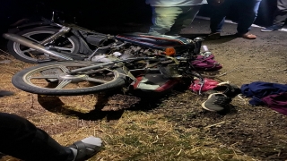Şanlıurfa’da motosiklet park halindeki traktöre çarptı: 2 yaralı