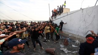 Bağdat’ta göstericiler ile güvenlik güçleri arasında çatışma