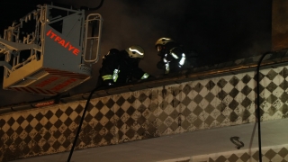 Kayseri’de bir apartmanın çatı katında çıkan yangın söndürüldü