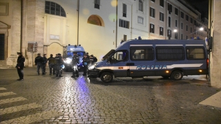 Roma’da aşırı sağcıların salgın tedbirlerine yönelik protestosuna polis müdahale etti