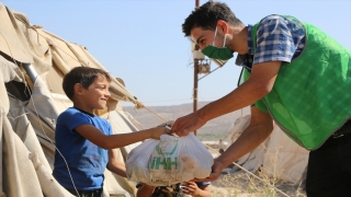 İHH İdlib ve Halep kırsalındaki ailelere 200 ton patates dağıttı