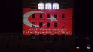 Tiran Politeknik Üniversitesi Türk ve Arnavutluk bayraklarının renklerine büründü