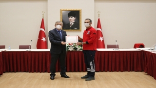 İzmir’deki depremde görevli Kocaeli sağlık ekibine teşekkür belgesi verildi