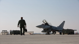 İngiltere’ye ait Eurofighter Typhoon ile Türk F16 uçakları birlikte ilk eğitim uçuşlarını yaptı