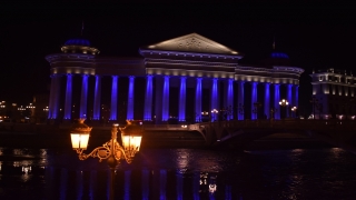 Dünya Çocuk Günü dolayısıyla Kuzey Makedonya’daki kurumlar ”maviye” büründü