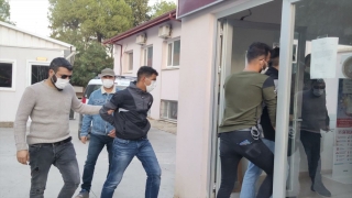 Muğla’da askerin beylik tabancasını çaldıkları iddia edilen iki zanlı İzmir’de yakalandı
