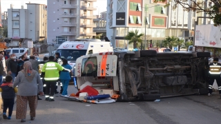 Antalya’da ambulans ile cip çarpıştı: 1 yaralı