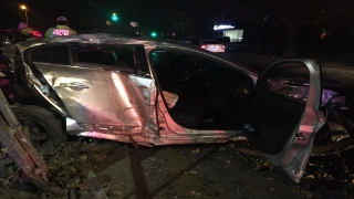 Başkentte bariyere çarpan otomobilde 2 kişi yaralandı