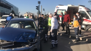 Bursa’da kuvözdeki bebeği hastaneye nakleden ambulans kaza yaptı: 2 yaralı