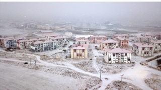 Bitlis kar yağışıyla beyaza büründü