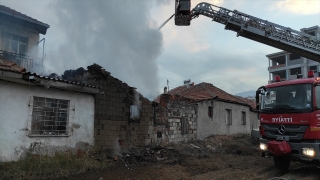 Manisa’da yaşlı kadın yanan evinde ölü bulundu