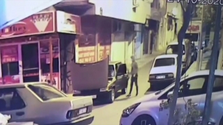 İzmir’de aynı gece 3 araç çalan 2 zanlı tutuklandı