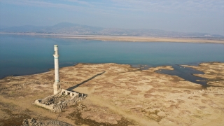 İzmir’de baraj suları altında kalan köyün kalıntıları ortaya çıktı