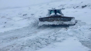 Şırnak’ta karda mahsur kalan 3 araç kurtarıldı