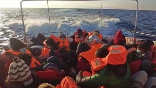 Muğla’da Türk kara sularına itilen 27 sığınmacı kurtarıldı