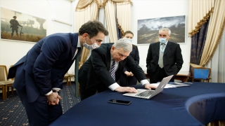 Ukrayna Savunma Bakanı Taran, AA’nın ”Yılın Fotoğrafları” oylamasına katıldı