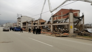 Bursa’da beton dökümü sırasında inşaat kalıbı çöktü: 4 yaralı