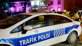 Bursa’da kısıtlama saatlerinde kimliksiz gezen 2 şahıs gözaltına alındı